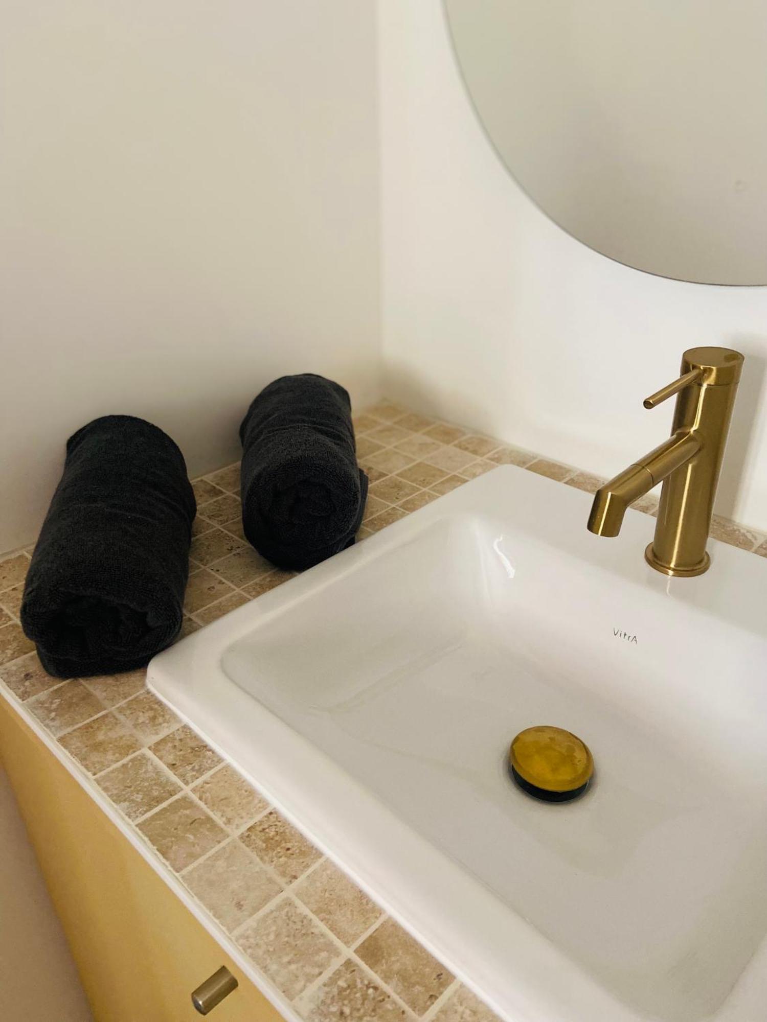 Les Appartements Du Vieux Poussan Εξωτερικό φωτογραφία
