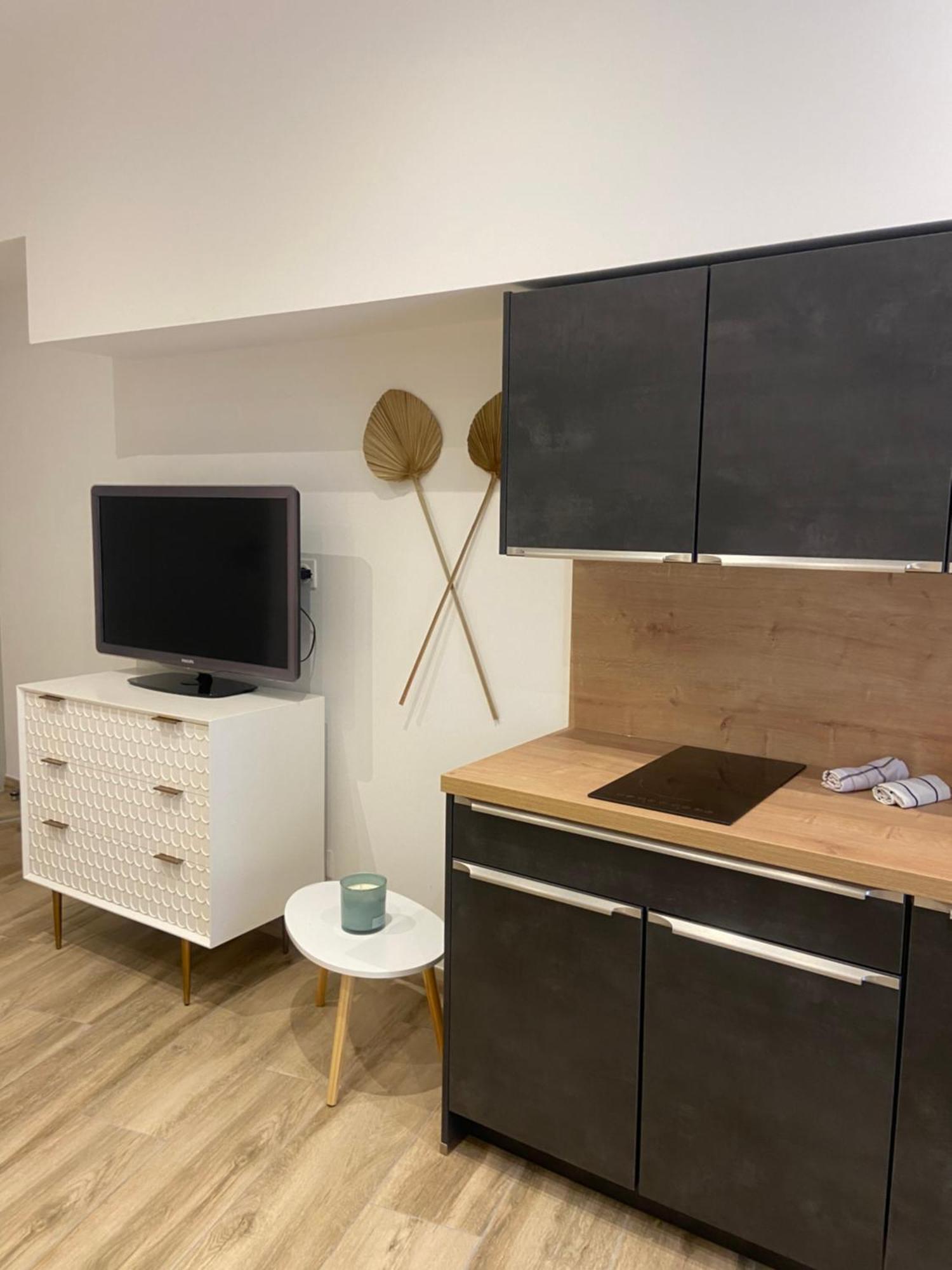 Les Appartements Du Vieux Poussan Εξωτερικό φωτογραφία