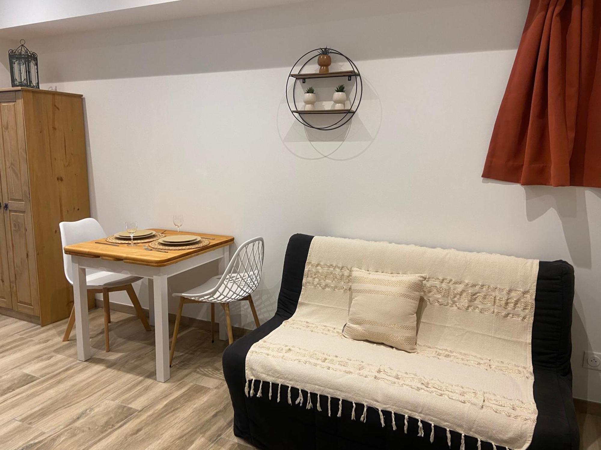 Les Appartements Du Vieux Poussan Εξωτερικό φωτογραφία
