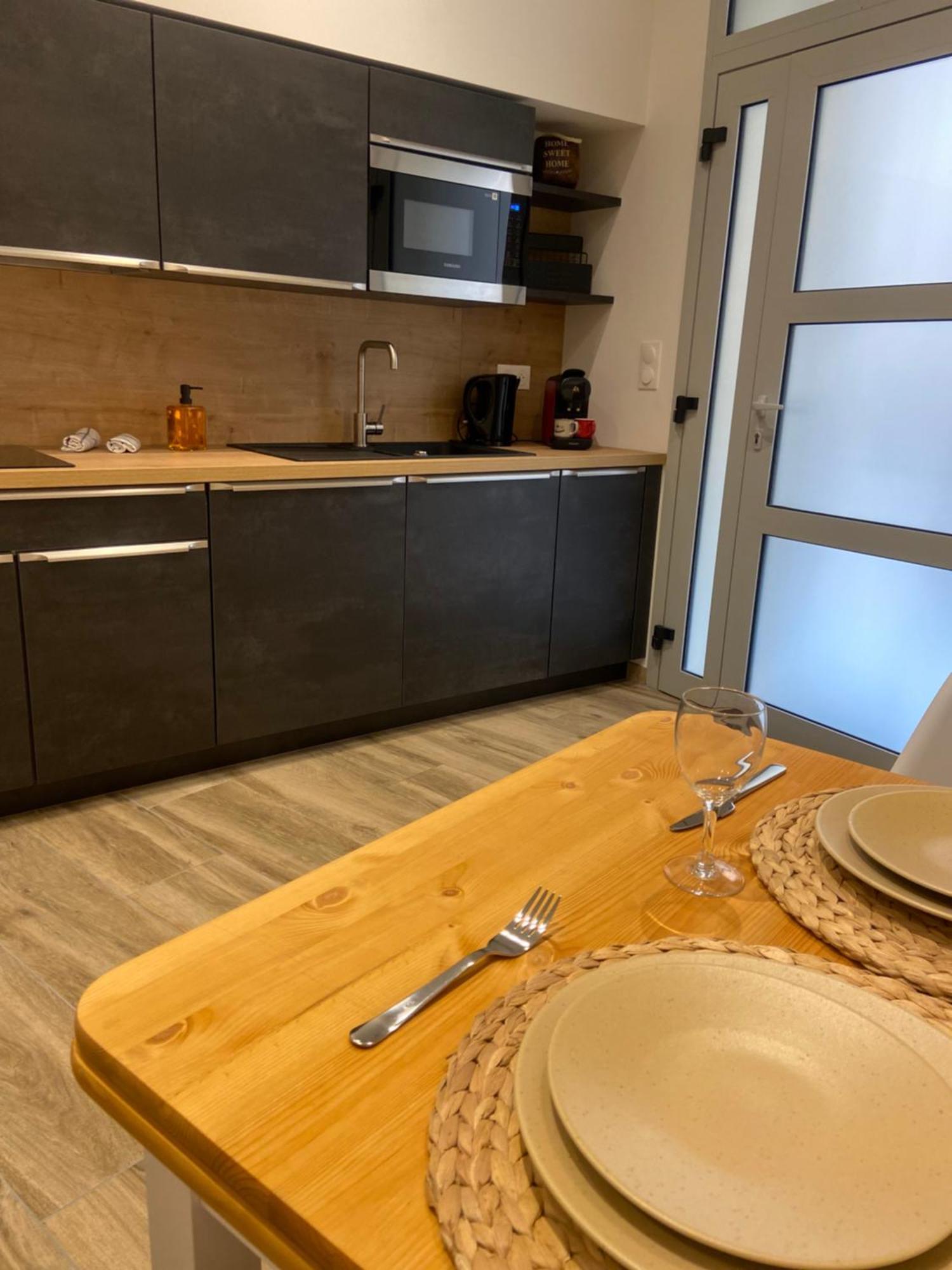 Les Appartements Du Vieux Poussan Εξωτερικό φωτογραφία